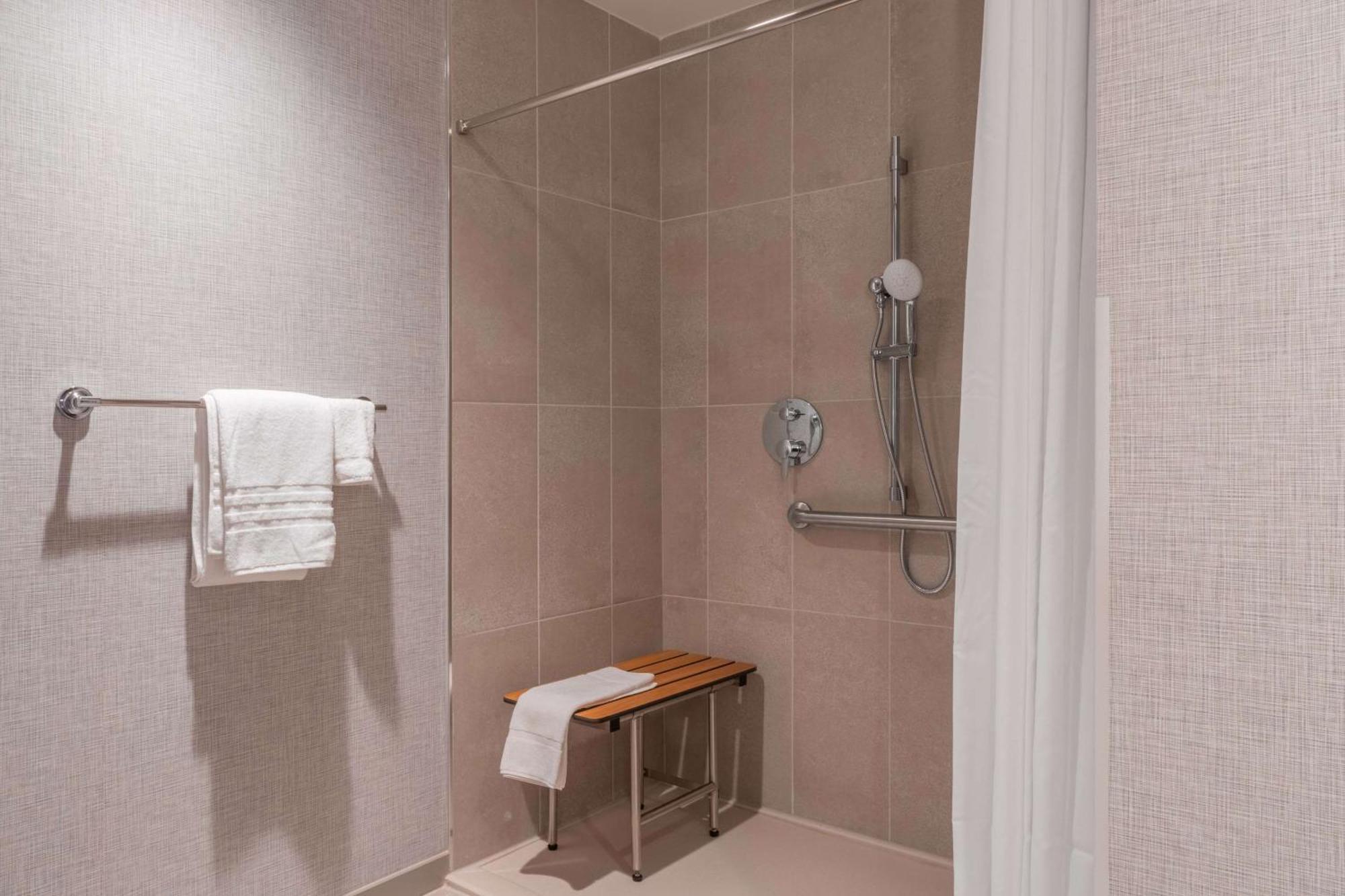 Drury Plaza Hotel College Station Eksteriør bilde