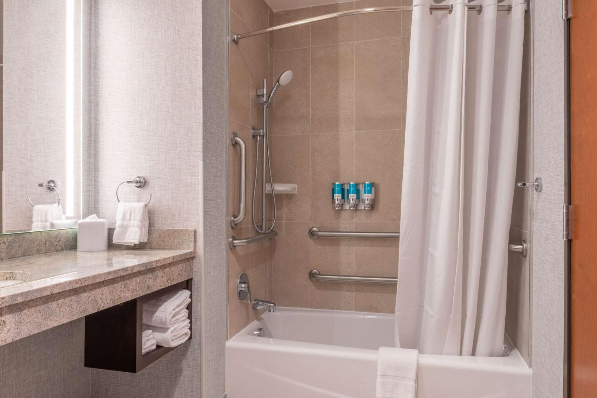 Drury Plaza Hotel College Station Eksteriør bilde